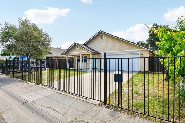 3302 19th Ave, Sacramento, CA 95820