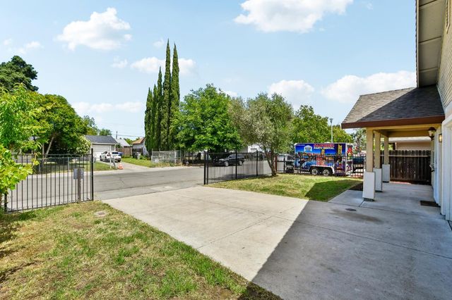 3302 19th Ave, Sacramento, CA 95820