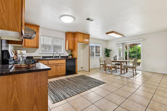 3302 19th Ave, Sacramento, CA 95820