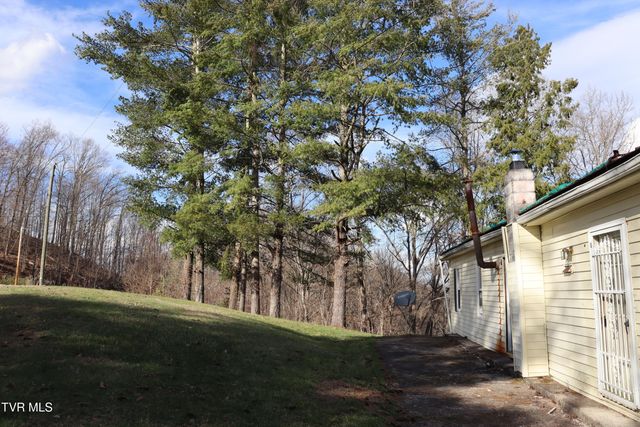 3849 Nealy Ridge, Clinchco, VA 24226