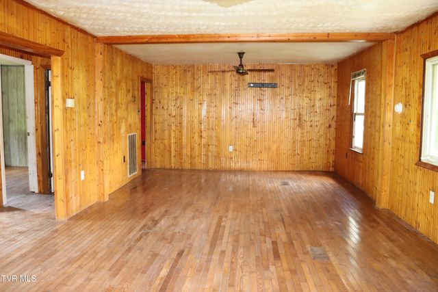 3849 Nealy Ridge, Clinchco, VA 24226