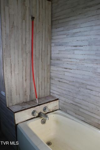 3849 Nealy Ridge, Clinchco, VA 24226