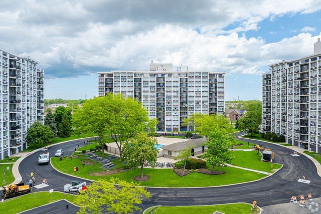 8809 Golf Road 10-C, Niles, IL 60714