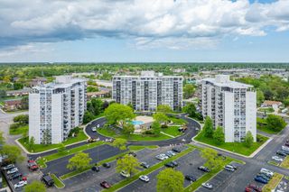 8809 Golf Road 10-C, Niles, IL 60714