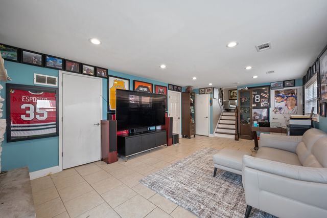 8426 W Betty Terrace, Niles, IL 60714