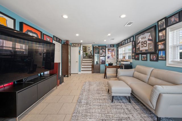 8426 W Betty Terrace, Niles, IL 60714