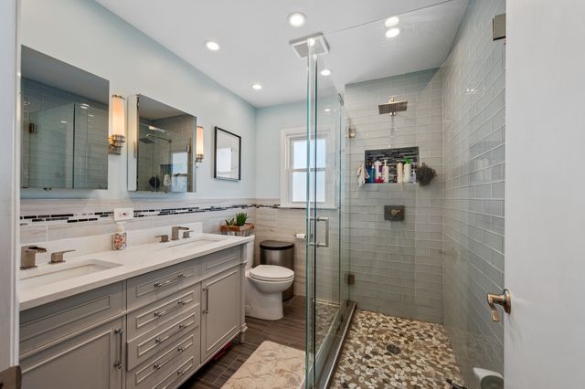 8426 W Betty Terrace, Niles, IL 60714