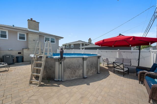 8426 W Betty Terrace, Niles, IL 60714