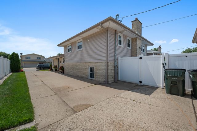 8426 W Betty Terrace, Niles, IL 60714