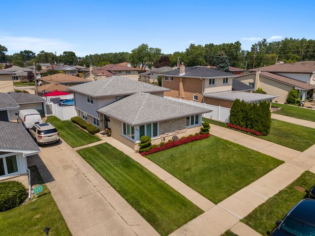 8426 W Betty Terrace, Niles, IL 60714