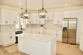 33 Seabiscuit Dr, Plymouth, MA 02360