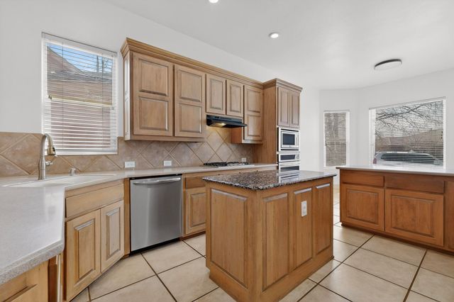 5904 Purple Aster Lane NE, Albuquerque, NM 87111