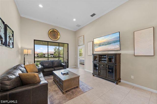 9366 Pocida CT 202, Naples, FL 34119