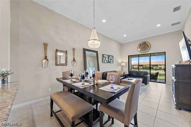 9366 Pocida CT 202, Naples, FL 34119