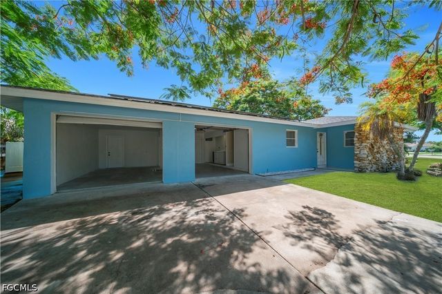 139 E Lake DR, Lehigh Acres, FL 33936