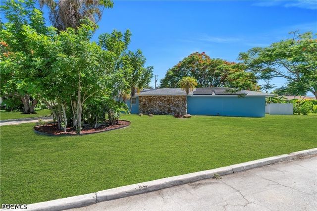 139 E Lake DR, Lehigh Acres, FL 33936