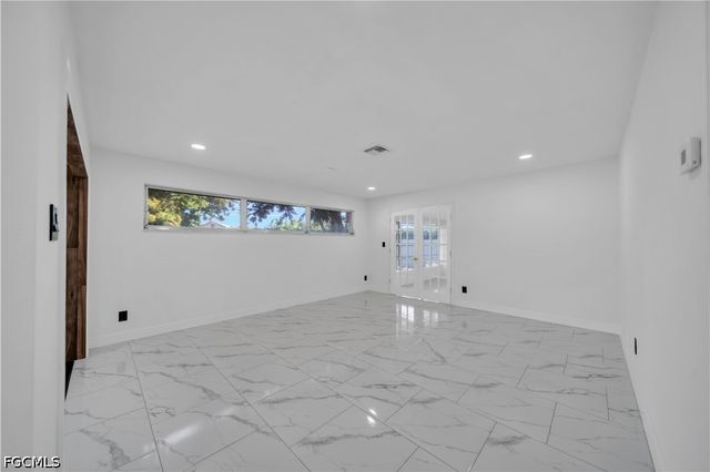 139 E Lake DR, Lehigh Acres, FL 33936