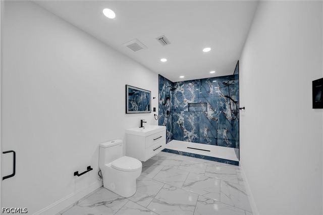 139 E Lake DR, Lehigh Acres, FL 33936