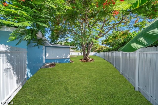 139 E Lake DR, Lehigh Acres, FL 33936