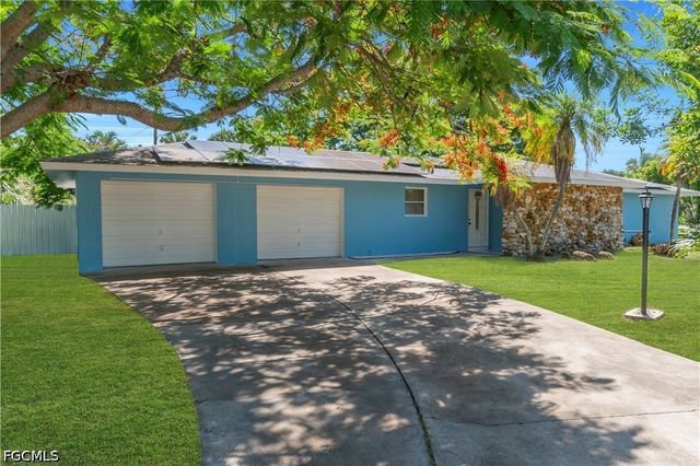 139 E Lake DR, Lehigh Acres, FL 33936