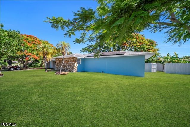 139 E Lake DR, Lehigh Acres, FL 33936