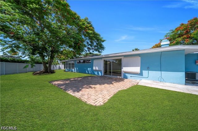 139 E Lake DR, Lehigh Acres, FL 33936
