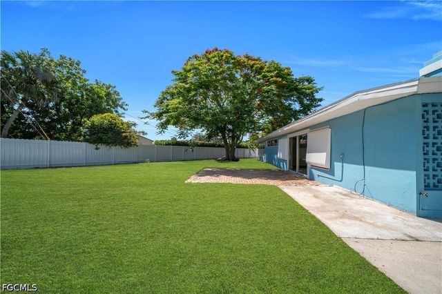139 E Lake DR, Lehigh Acres, FL 33936