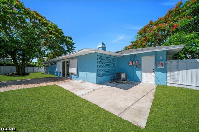 139 E Lake DR, Lehigh Acres, FL 33936