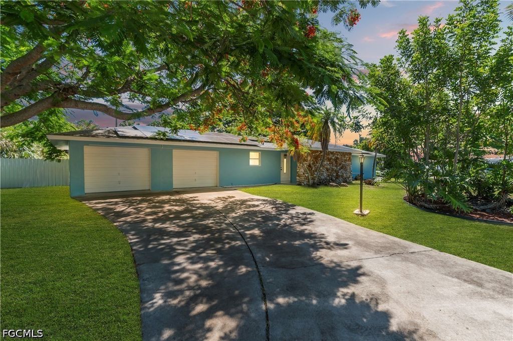 139 E Lake DR, Lehigh Acres, FL 33936