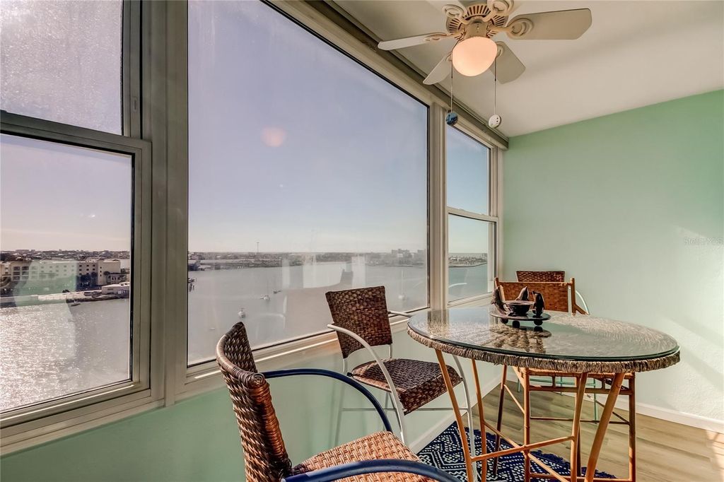 Image 16 of property listing at 4775 COVE CIRCLE 1105, St Petersburg, FL 33708