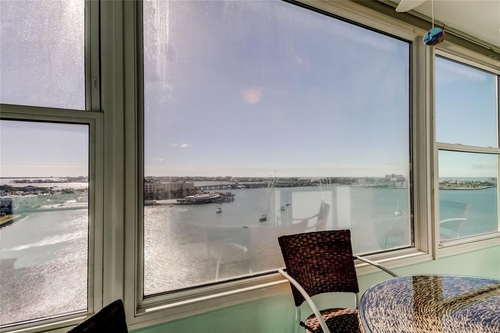 Image 20 of property listing at 4775 COVE CIRCLE 1105, St Petersburg, FL 33708