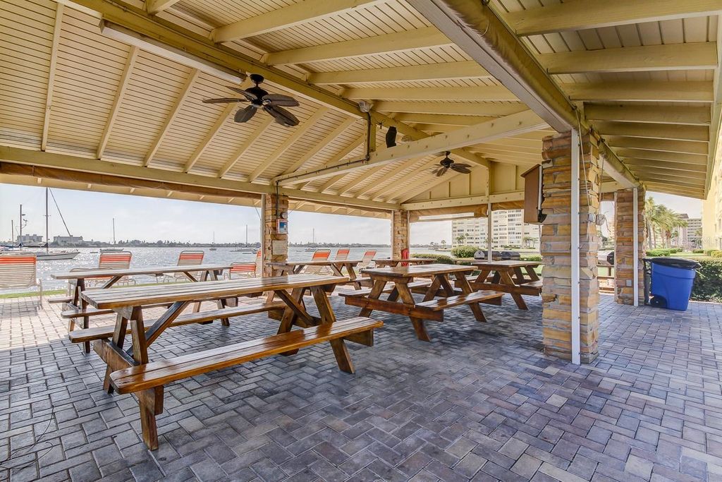Image 28 of property listing at 4775 COVE CIRCLE 1105, St Petersburg, FL 33708