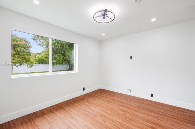 2520 NW 108th St, Miami, FL 33167