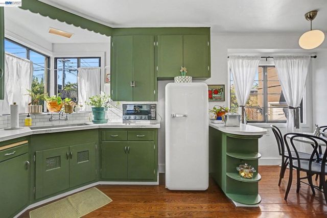 3024 Fernside Blvd, Alameda, CA 94501