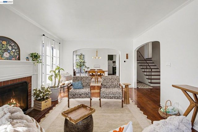 3024 Fernside Blvd, Alameda, CA 94501