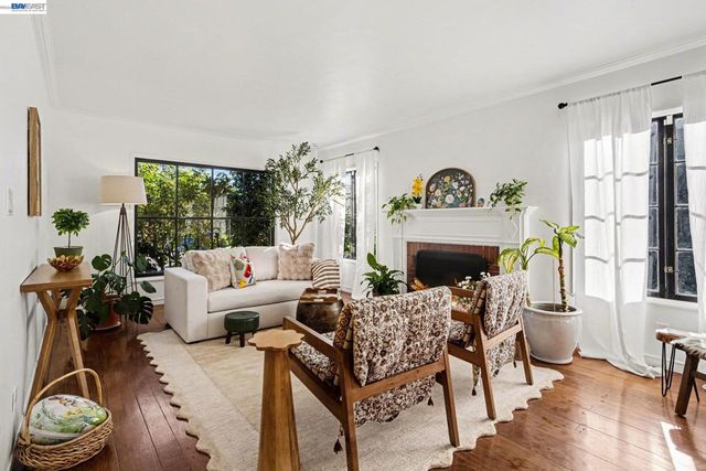 3024 Fernside Blvd, Alameda, CA 94501