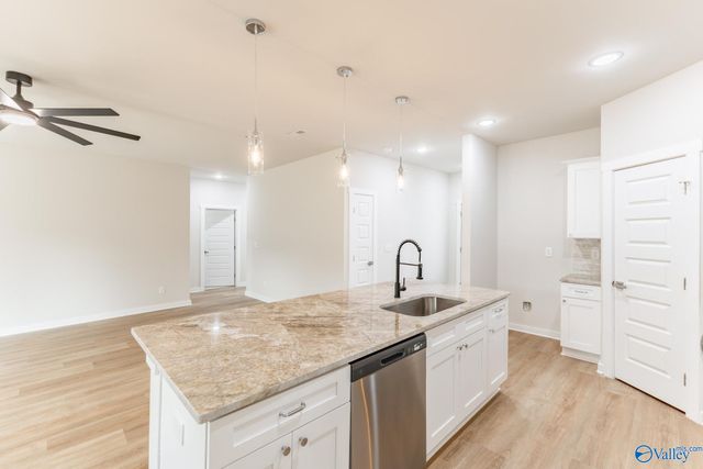 6413 Creighton Avenue NW, Huntsville, AL 35810