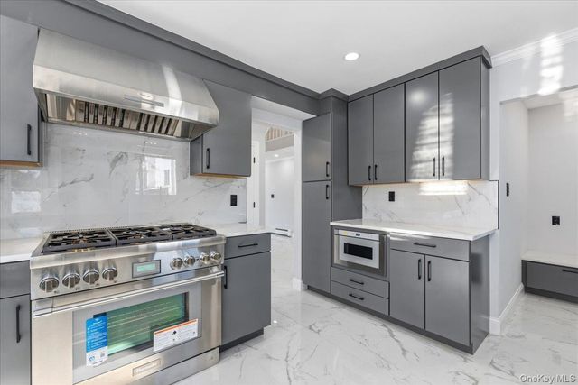 88 Mark Lane, Atlantic Beach, NY 11509