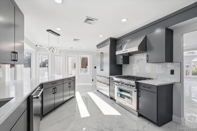 88 Mark Lane, Atlantic Beach, NY 11509