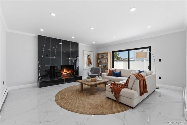 88 Mark Lane, Atlantic Beach, NY 11509