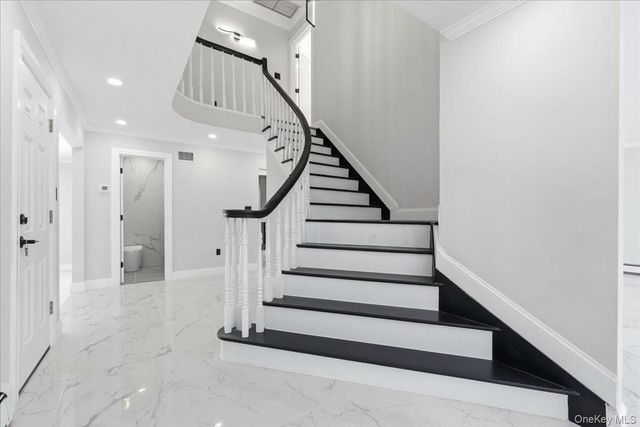 88 Mark Lane, Atlantic Beach, NY 11509