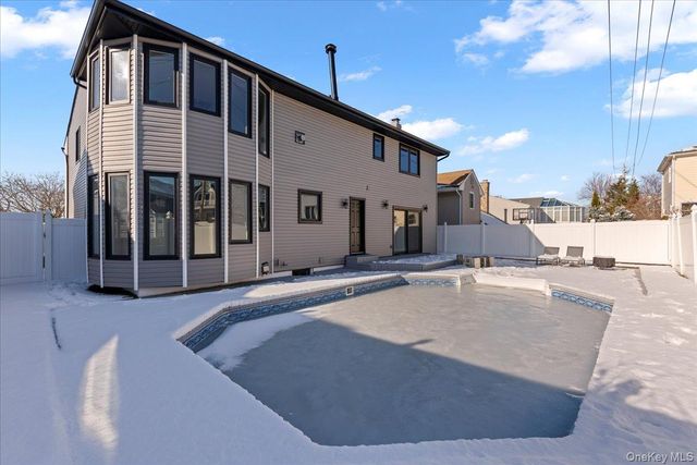 88 Mark Lane, Atlantic Beach, NY 11509