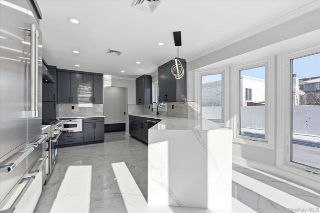 88 Mark Lane, Atlantic Beach, NY 11509