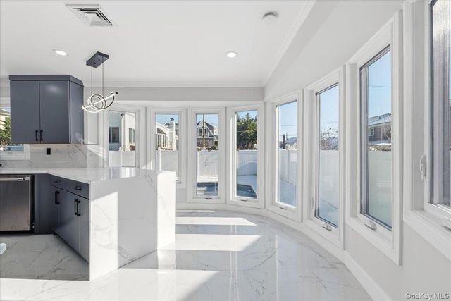 88 Mark Lane, Atlantic Beach, NY 11509