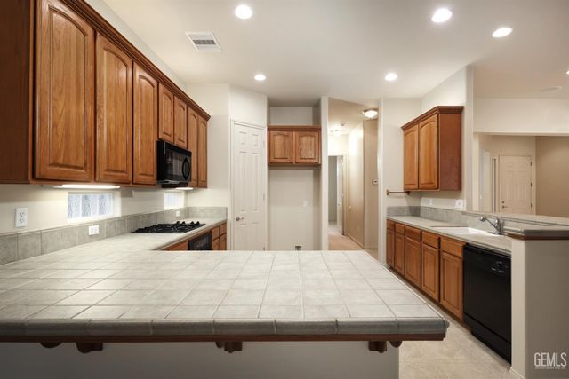 10014 Brigadoon Rose Street, Bakersfield, CA 93311