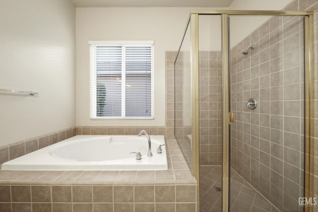 10014 Brigadoon Rose Street, Bakersfield, CA 93311