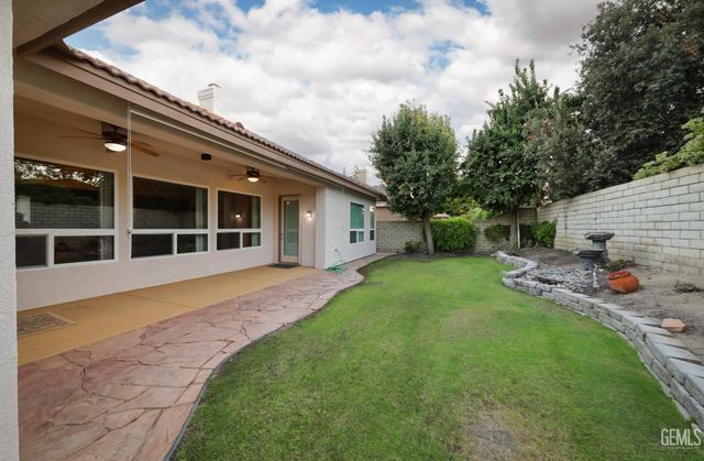 10014 Brigadoon Rose Street, Bakersfield, CA 93311