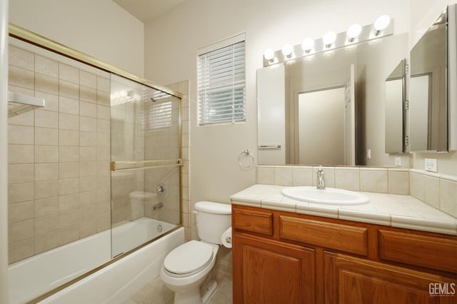 10014 Brigadoon Rose Street, Bakersfield, CA 93311