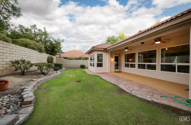 10014 Brigadoon Rose Street, Bakersfield, CA 93311