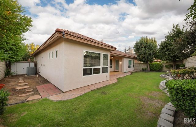 10014 Brigadoon Rose Street, Bakersfield, CA 93311